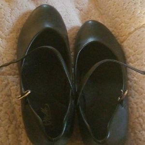 Black dress shoes